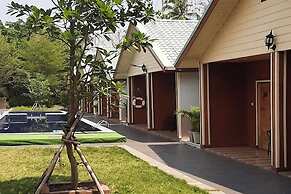 Phenwaree Amphawa Resort