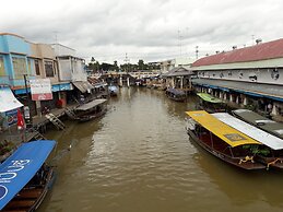 Phenwaree Amphawa Resort