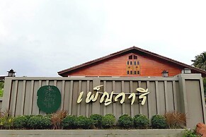 Phenwaree Amphawa Resort