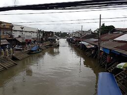 Phenwaree Amphawa Resort