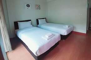 Phenwaree Amphawa Resort