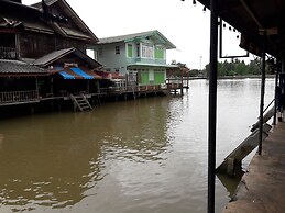 Phenwaree Amphawa Resort