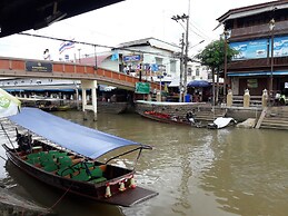 Phenwaree Amphawa Resort