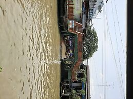 Phenwaree Amphawa Resort