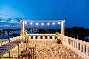 Sunny Riverside Homestay