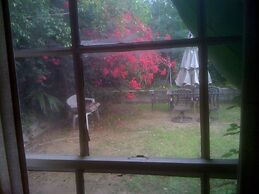 Comfortable Beverly Hills Town House