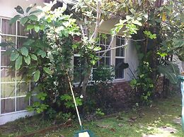 Comfortable Beverly Hills Town House