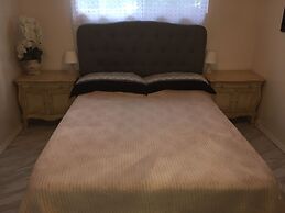 Comfortable Beverly Hills Town House