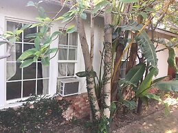 Comfortable Beverly Hills Town House