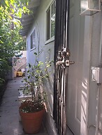 Comfortable Beverly Hills Town House