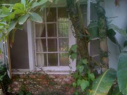 Comfortable Beverly Hills Town House