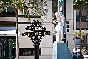 Comfortable Beverly Hills Town House