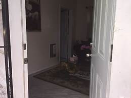 Comfortable Beverly Hills Town House