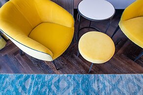 The Dixon, Autograph Collection