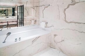 The Dixon, Autograph Collection