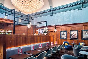 The Dixon, Autograph Collection