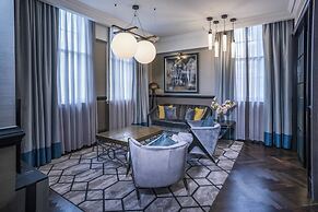 The Dixon, Autograph Collection