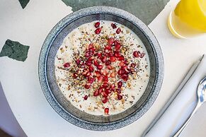 The Dixon, Autograph Collection