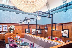 The Dixon, Autograph Collection