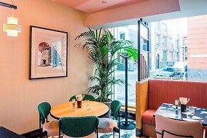 The Dixon, Autograph Collection