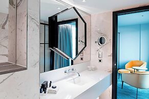 The Dixon, Autograph Collection