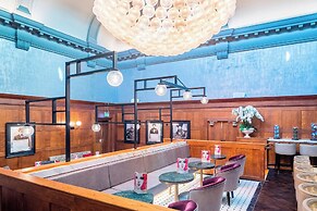 The Dixon, Autograph Collection