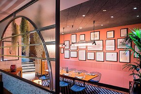 The Dixon, Autograph Collection