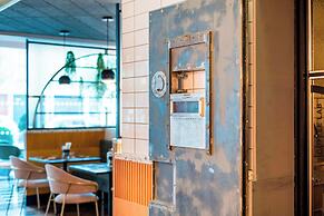 The Dixon, Autograph Collection