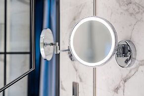 The Dixon, Autograph Collection