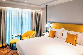 The Dixon, Autograph Collection