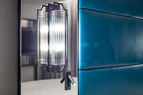 The Dixon, Autograph Collection