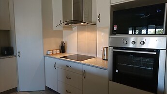 Palm Lakeside - Bowen, Whitsundays Wifi Netflix Private Cool Luxury