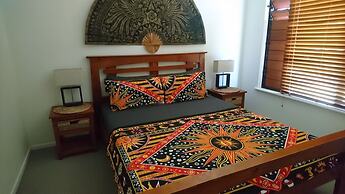 Palm Lakeside - Bowen, Whitsundays Wifi Netflix Private Cool Luxury