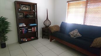 Palm Lakeside - Bowen, Whitsundays Wifi Netflix Private Cool Luxury