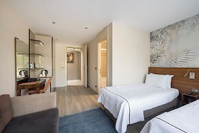Upsuites Hotel