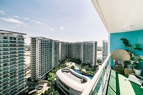 Azure Urban Resort by Adam's Crib