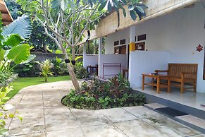 Van Santri Homestay Pemuteran
