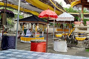 Van Santri Homestay Pemuteran