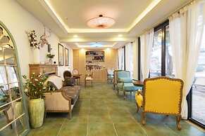 L.River Boutique Inn