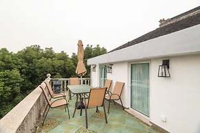 L.River Boutique Inn