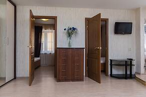 Cozy three bedroom apartment on Lenina