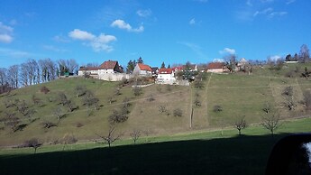 Hotel Garni BURG WALDENSTEIN