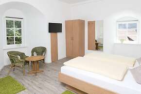 Hotel Garni BURG WALDENSTEIN