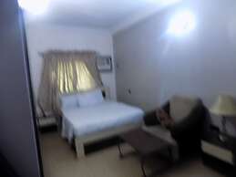 Moongate Hotel and Suites