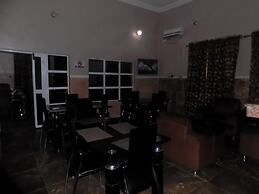 Moongate Hotel and Suites