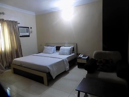 Moongate Hotel and Suites