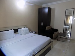 Moongate Hotel and Suites