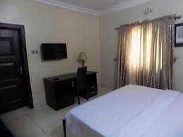 Moongate Hotel and Suites