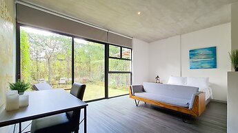 BEE Suites Santa Ana