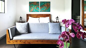 BEE Suites Santa Ana